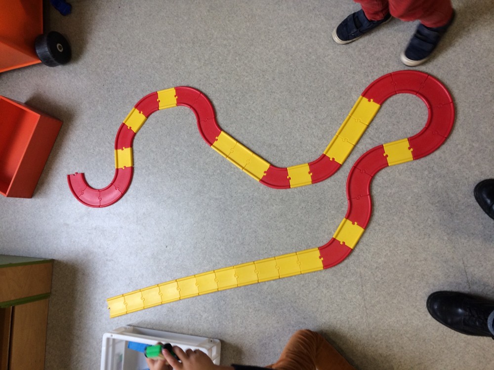 Jeux d'enfants, logique parallèle - Ecole maternelle Neufeld, 02/21 | 