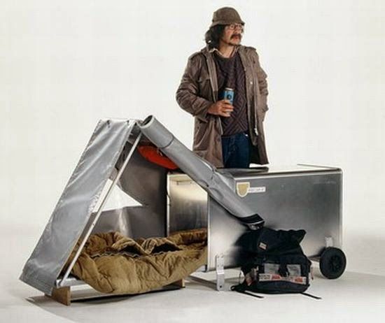 Balises de survie pour urba-nautes | https://laboratoireurbanismeinsurrectionnel.blogspot.com/2014/03/bornes-urbaines-anti-echec-urbanautes.html