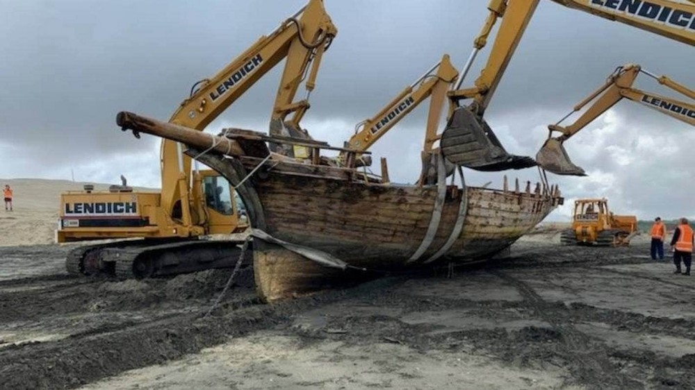 Daring shipwreck | The Daring
Schooner
Longueur: 17 m.
Construit en 1863
Echoué en 1865, Muriwai Beach.
Exhumé le 12.12.2018