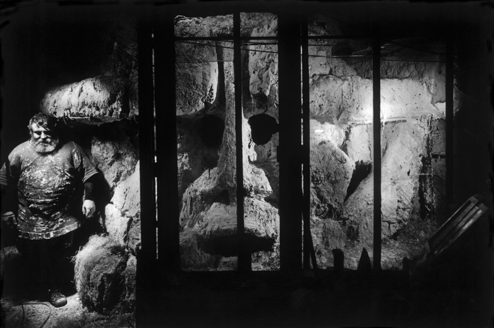 Etienne Martin dans son atelier | Etienne Martin dans son atelier,
By Martine Franck