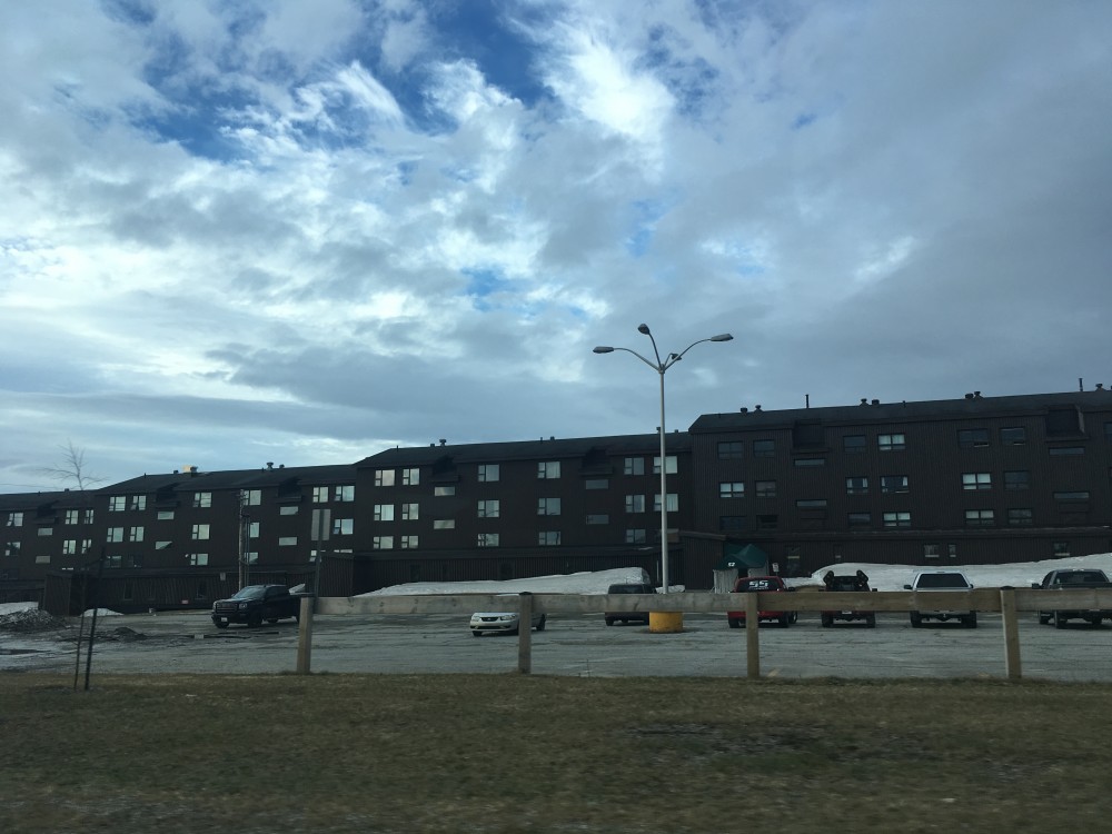 Mur écran | Cynthia Montier, Mur-écran
Photographie smartphone sous-exposée
Fermont, QC, Canada 2018