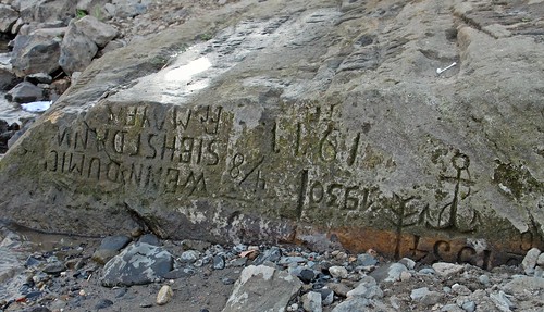 Hungerstein | &quot;Si tu me vois, commence à pleurer&quot; : la sécheresse fait réapparaître les Pierres de la Faim
https://www.radiofrance.fr/franceculture/si-tu-me-vois-commence-a-pleurer-la-secheresse-fait-reapparaitre-les-pierres-de-la-faim-9110750