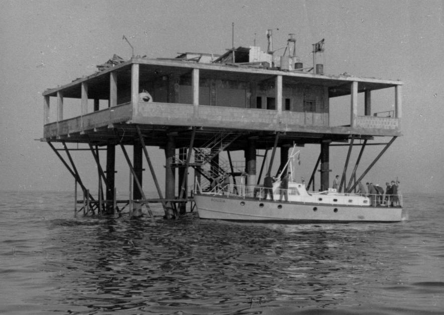 Ile de la Rose - zone libre (Isola delle rose) | Ile utopique  - Rimini - zone de conflit - action armée - zone libre - architecte Georgio Rosa