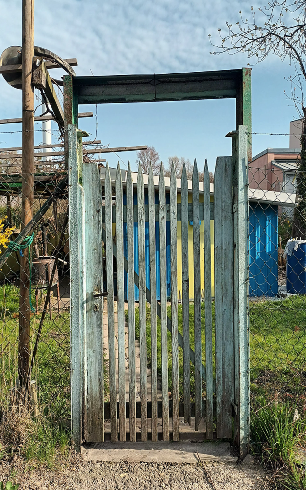 Portail#1 | Photographie d'un portail dans les jardins familiaux, Mardi 10 mars 2026