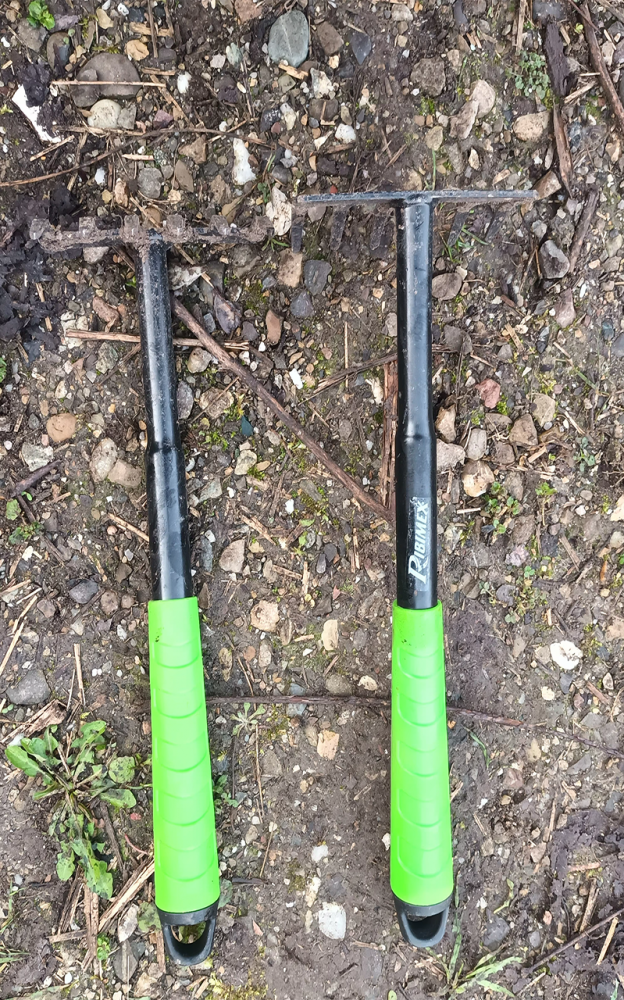 Outils de jardinage#3 | Photographie de petits râteaux de jardinage, Vendredi 6 Mars