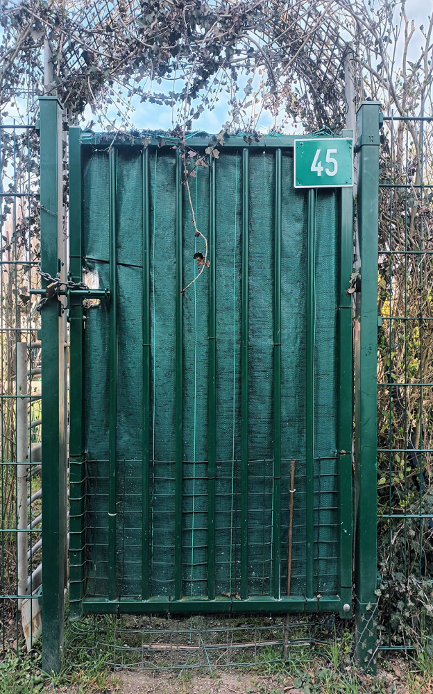 Portail n°45 | Photographie du portail 45 dans les jardins familiaux, Mardi 10 mars 2026