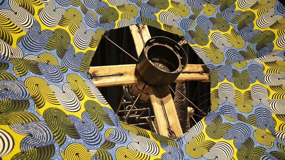 The Rainmaker (detail) | The Rainmaker
(Detail)
Vincent Chevillon
Matériaux divers
3 x 3 x 5 m