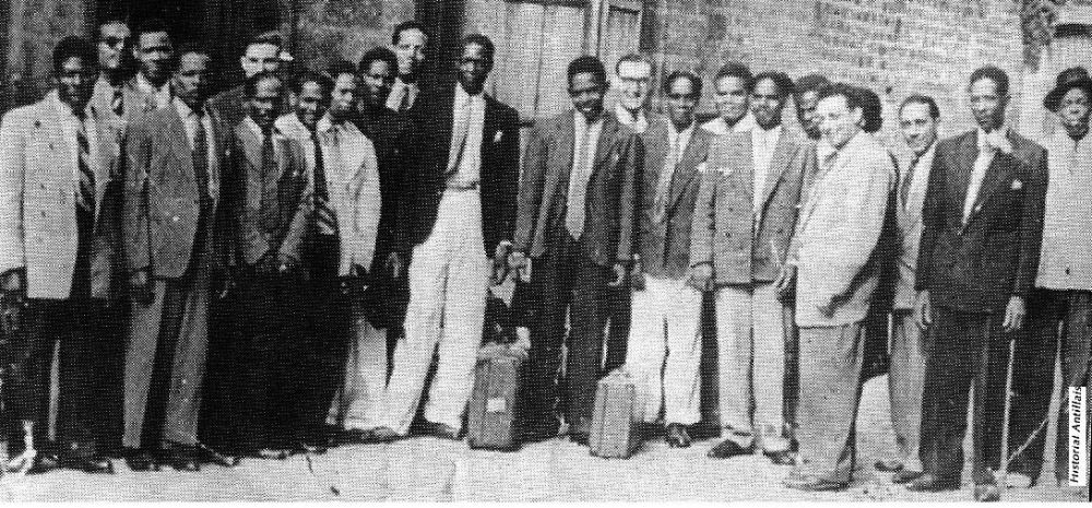 Les 16 | Journal des nouvelles de Bordeaux et du Sud-Ouest,, Les &quot;Seize de Basse-Pointe&quot; le jour de leur acquittement, 1951