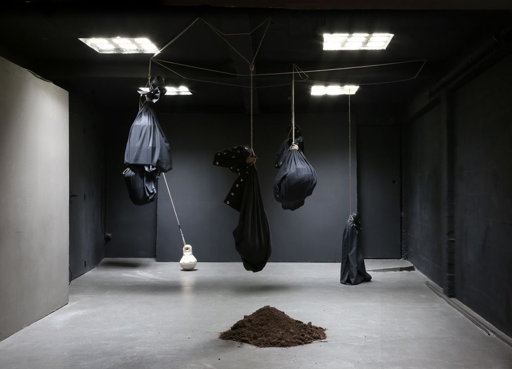 The Big Ba(n)g | Big Ba(n)g
Terre, hamac, pierre taillée, corde
Khiasma