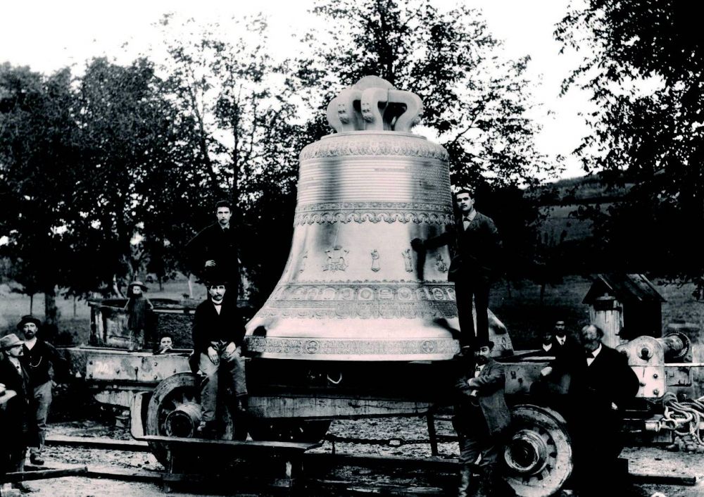Transport de la cloche « la savoyarde » emblème du rattachement de la Savoie à la France | 1891