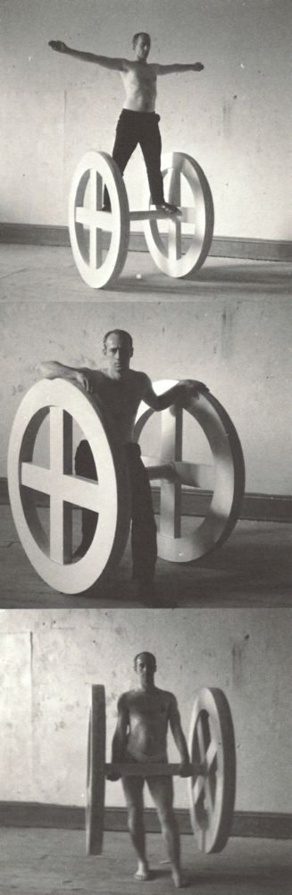Wheels | Robert Morris, Robert Morris with Wheels, 123,3 cm (diamètre), 1963